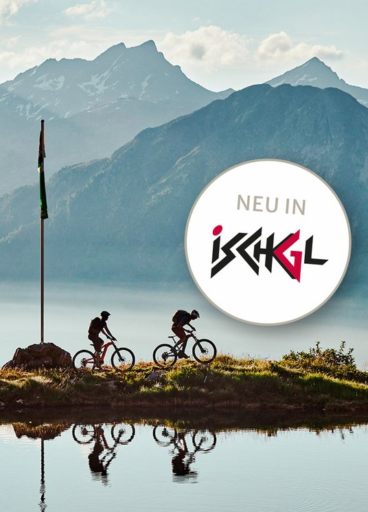 Zwei Radfahrer am See mit Bergkulisse und Neu in Ischgl Logo